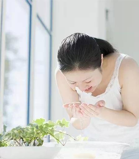 怎么洗脸才正确 原来冬天这样洗脸一直都是错的