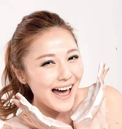 怎么洗脸才正确 原来冬天这样洗脸一直都是错的