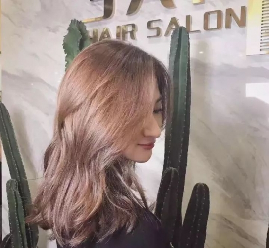 超显气质的女生发型 让你在整个冬季气质非凡