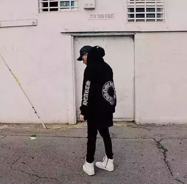 男生卫衣搭配图片 如何才能把卫衣穿的时尚又个性