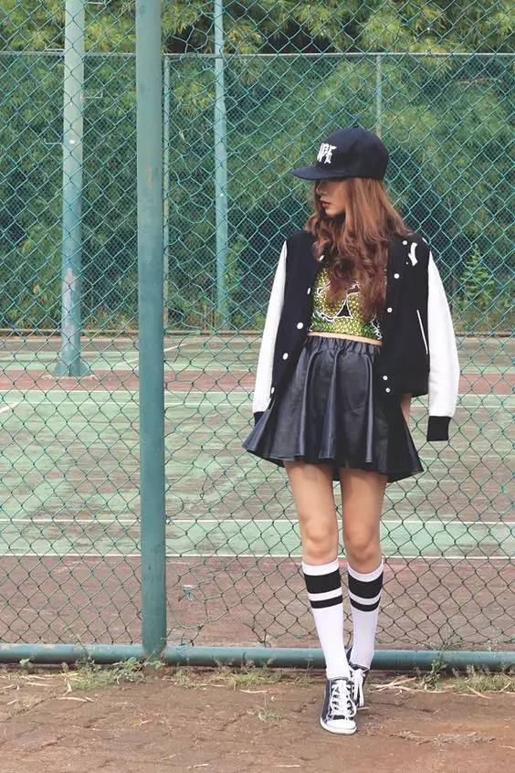 棒球服怎么搭配 看女星街拍教你棒球服如何搭出时尚