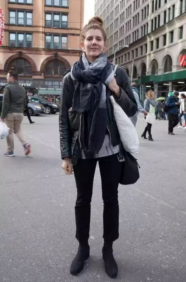 围巾的各种围法  如何能把一条围巾戴出多种范儿
