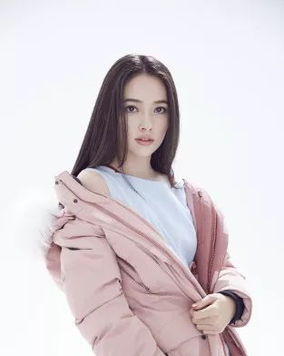 什么牌子羽绒服好看   你和明星的距离只差了一件羽绒服哦