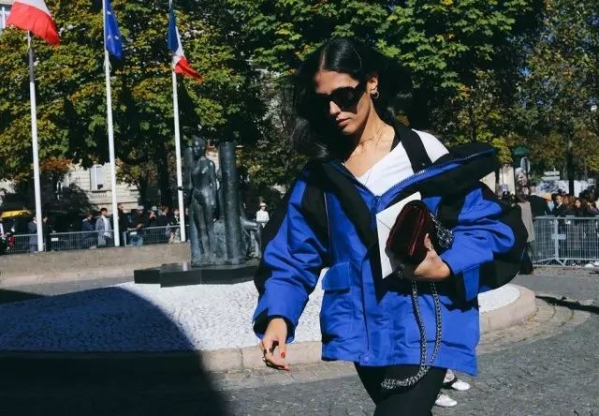 外套穿搭图片 原来外套还能这样半穿不脱啊