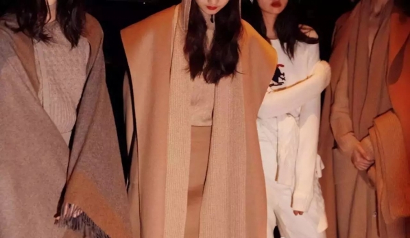 羊绒衫搭配推荐 时髦您整个秋冬