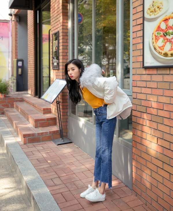 短款白色羽绒服怎么搭配 打造冬日少女甜美范儿