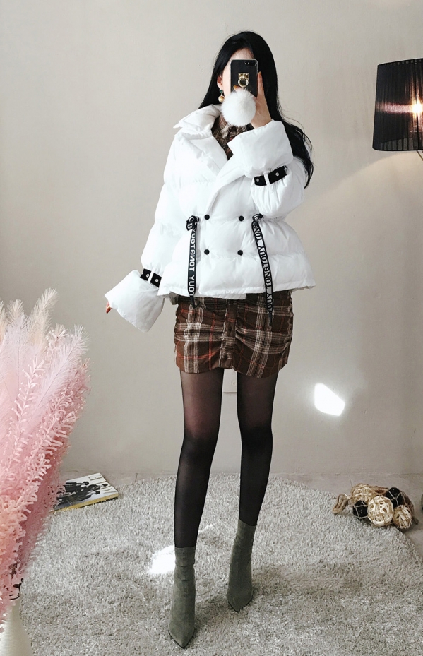 棉袄配短裙 冬天也能美美哒
