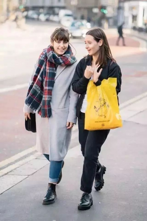 围巾的各种围法  如何能把一条围巾戴出多种范儿