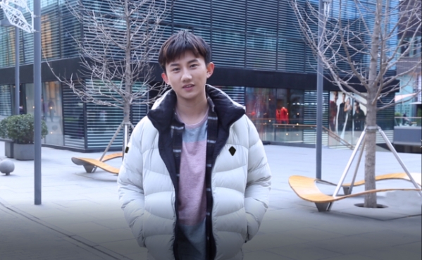 什么牌子羽绒服好看   你和明星的距离只差了一件羽绒服哦