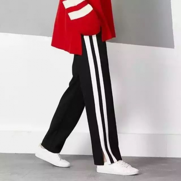小黑裤怎么搭配衣服  小黑裤配什么上衣
