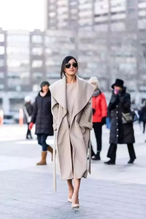 同色系衣服搭配图片   原来同色系衣服搭配起来更时髦高端哦