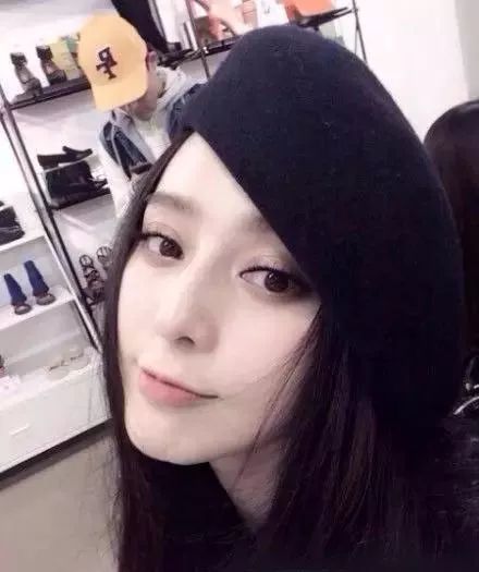 不挑脸型的贝雷帽搭配 这个冬天像法国女人一样有情调
