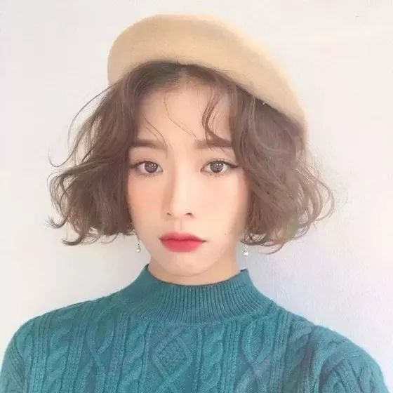 短发女生冬天穿衣搭配 这么穿才时髦
