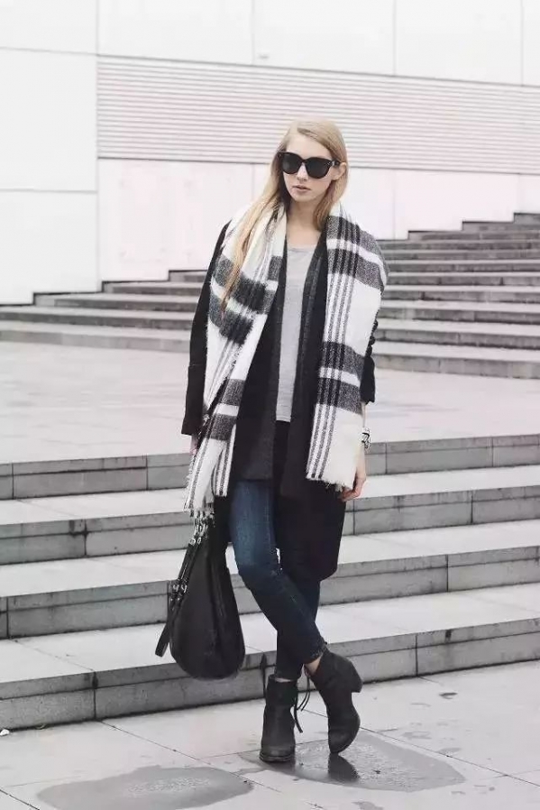围巾的各种围法  如何能把一条围巾戴出多种范儿
