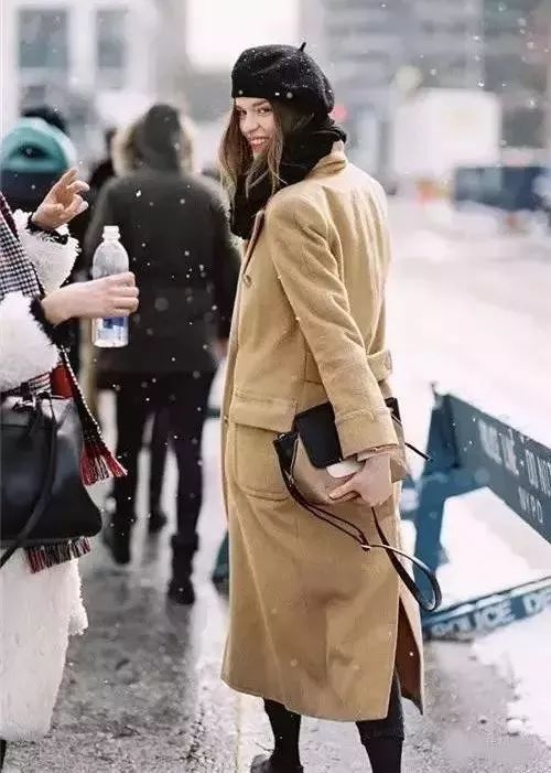 不挑脸型的贝雷帽搭配 这个冬天像法国女人一样有情调
