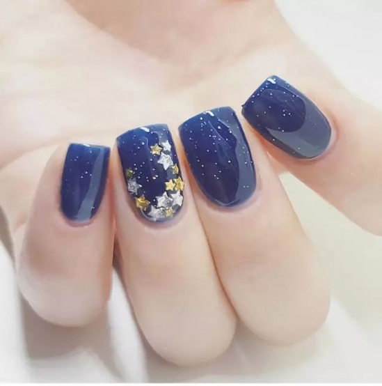 冬季显手白美甲图片 这三款美甲颜色你值得拥有
