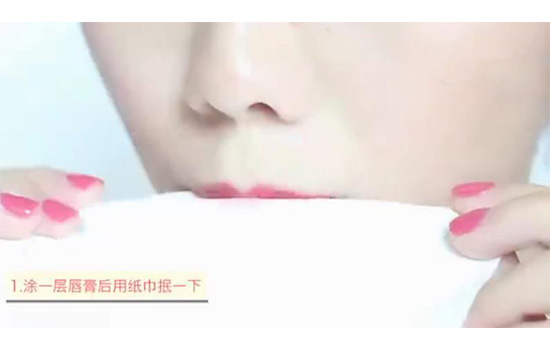 口红沾杯怎么办 解决口红沾杯的小技巧