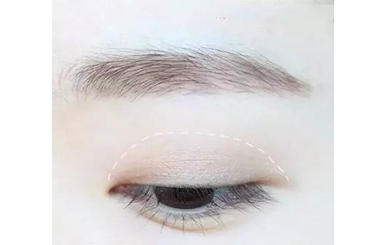 裸妆眼妆的画法步骤图片 心机满满的伪素眼妆