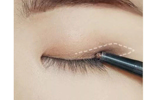 单眼皮眼影的画法 单眼皮也可以很美