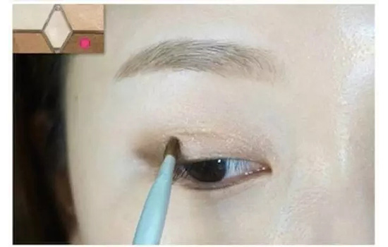 日常眼妆的画法步骤图片 简单却不单调
