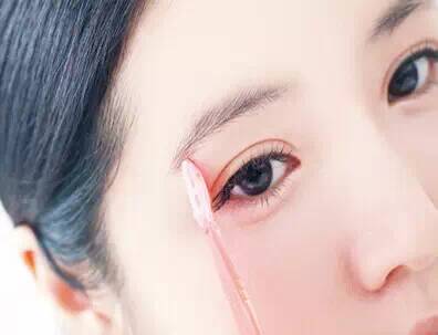  清新眉的画法技巧 上升眉最近掀起了一股热潮