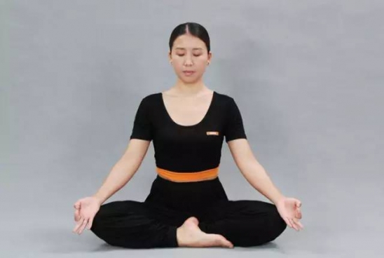 怎样的坐姿有利于减肥 4个坐姿让你腹部的赘肉轻松减掉