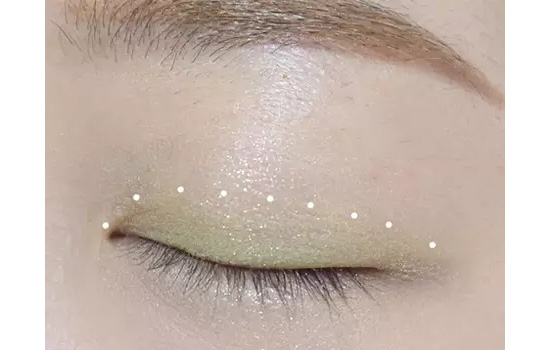 绿色眼影怎么画好看 意外的清新迷人