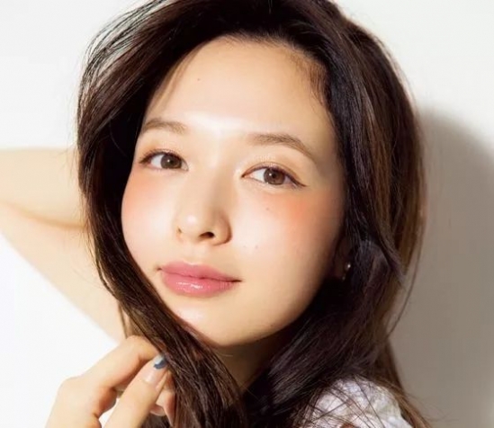 怎样才能化出自然的妆 避开这4个显老雷区，轻松get“少女感”