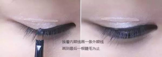 眼线怎么画好看图解 两道眼线就能撑起你的全部气场！