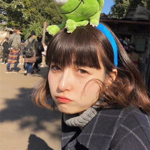 短发适合染什么颜色2024 甜美发色真惹人喜欢