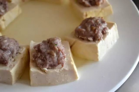 客家酿豆腐的家常做法 豆腐和猪肉这么做简直绝配