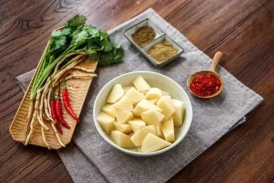 土豆的家常做法 一种简单好吃的土豆做法介绍