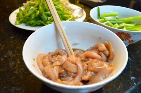 鸡肉豆腐丝的家常做法 鸡肉豆腐丝食谱介绍