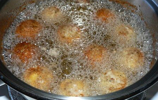 炸东西如何控制油温 油炸食物时究竟怎么看油温