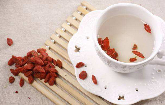 保温杯可以泡枸杞吗 保温杯泡枸杞的注意事项