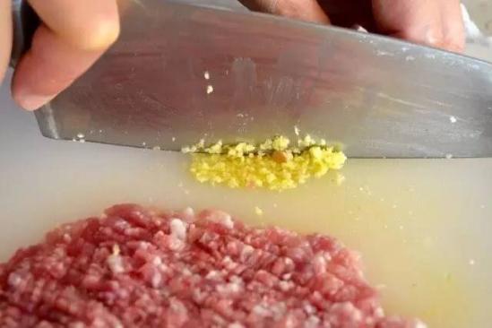 客家酿豆腐的家常做法 豆腐和猪肉这么做简直绝配