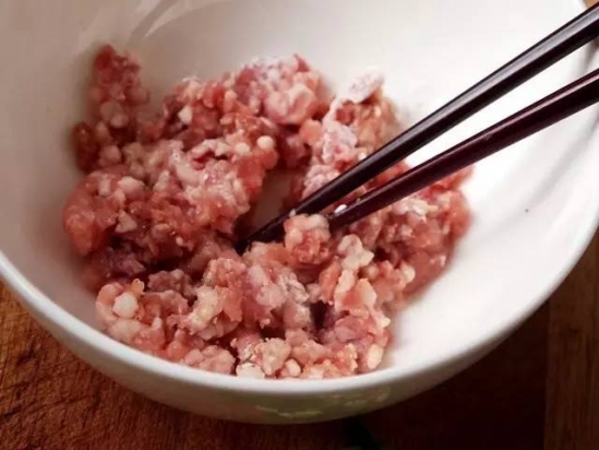 饺子肉馅的做法 肉馅这样做很简单几分钟就好了