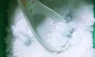 盐水洗脸的功效 天天早上用盐水洗脸太棒了