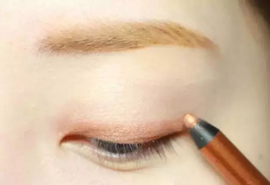 粉嫩妆容化妆教程 一款粉嫩有气质妆容画法介绍