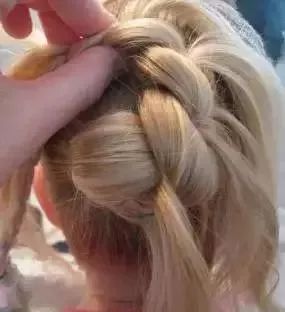 儿童扎法简单又好看 这样扎头发女儿美爆了