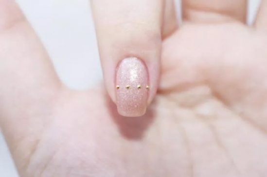 美甲的画法教程 温柔有气质的浅色美甲教程