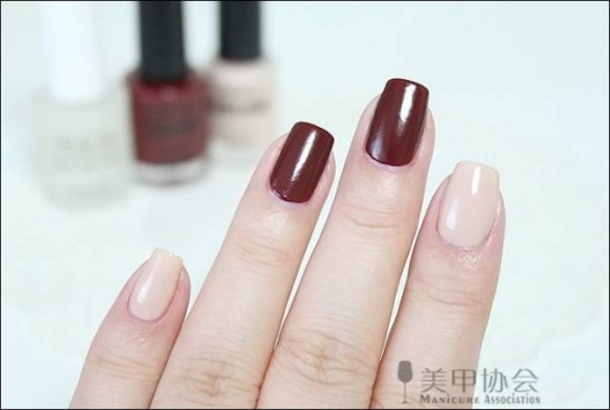 磨砂美甲图片 酒红磨砂亮油款