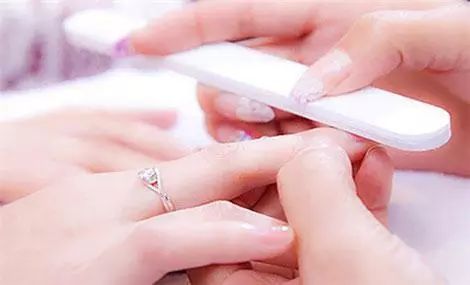 美甲的危害 专业美甲师回复美甲基本问题
