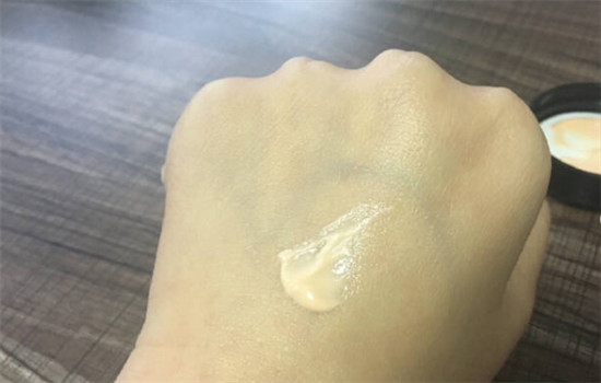 olay多效眼霜怎么样 两款多效眼霜功课教你做出正确选择