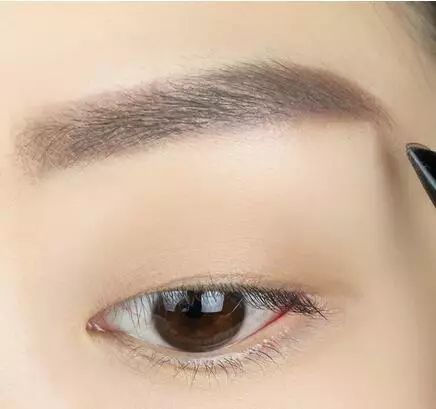 单眼皮眼妆画法步骤 单眼皮这么画美极了