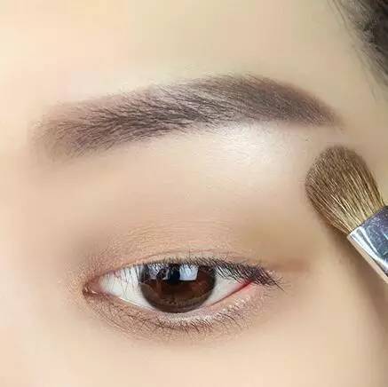 单眼皮眼妆画法步骤 单眼皮这么画美极了