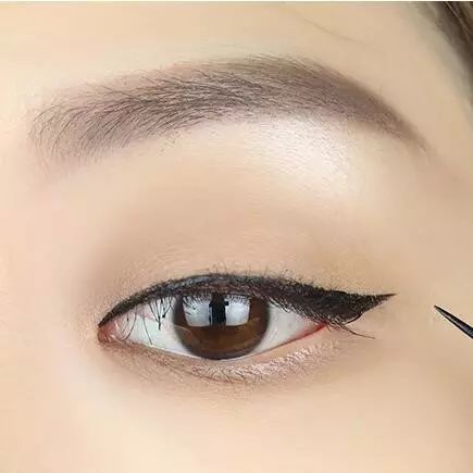 单眼皮眼妆画法步骤 单眼皮这么画美极了