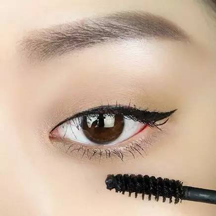 单眼皮眼妆画法步骤 单眼皮这么画美极了