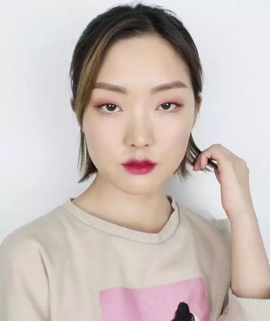 单眼皮眼妆画法步骤 单眼皮这么画美极了