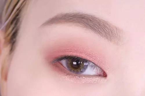 单眼皮眼妆画法步骤 单眼皮这么画美极了
